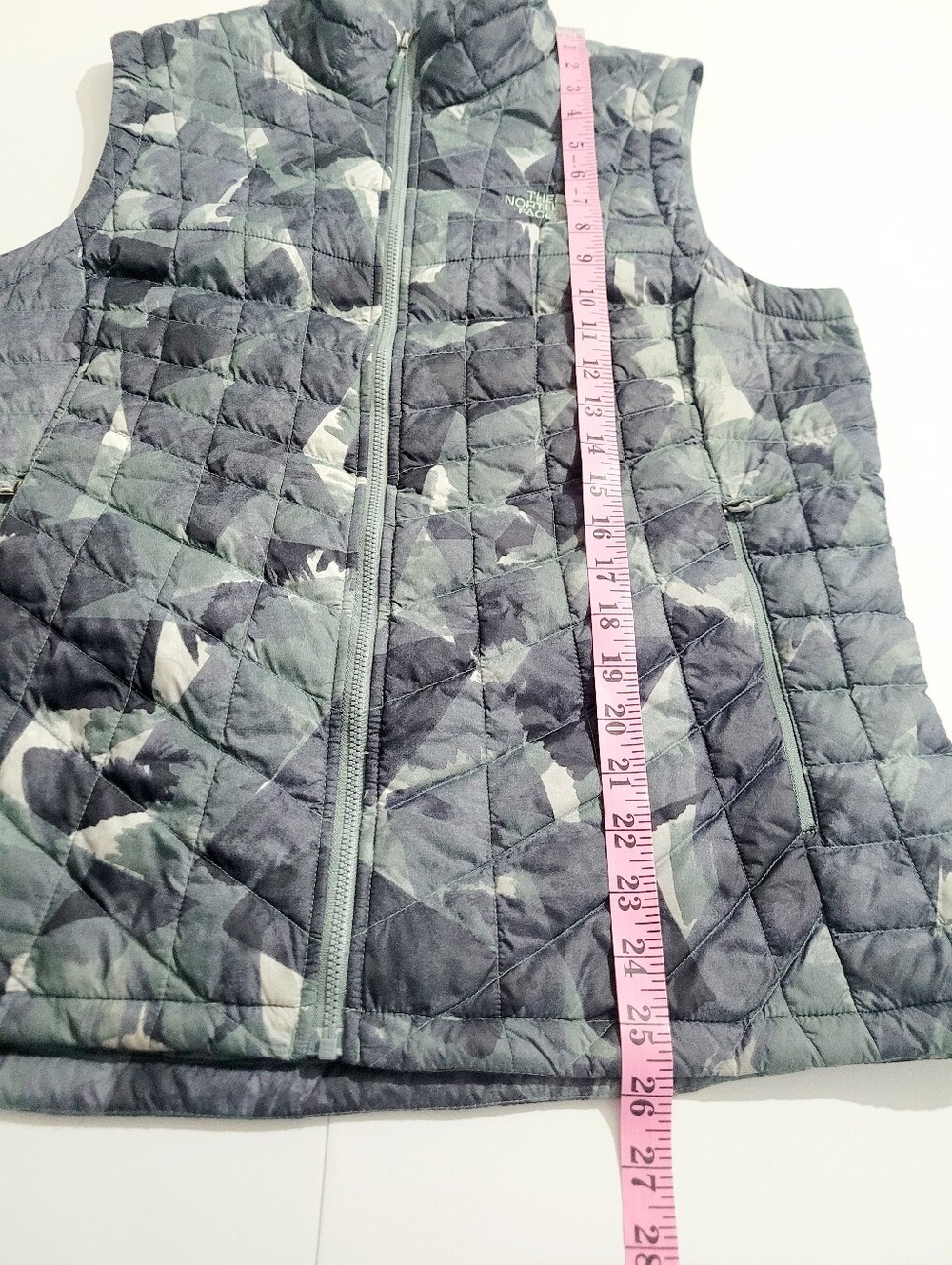 The North Face ThermoBall Quilted Puffer Vest Women's Large Gray Camo Full Zip - Picture 15 of 16